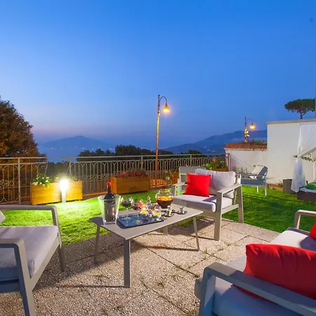 Luxury In Villa, Terrazzo Privato * マッサ・ルブレンセ